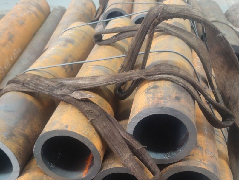 天涯15CrMoG无缝钢管切割